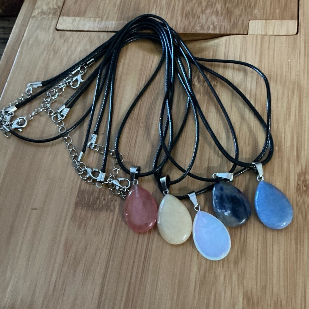 Elegant Multi-Color Teardrop Pendant Necklace Set